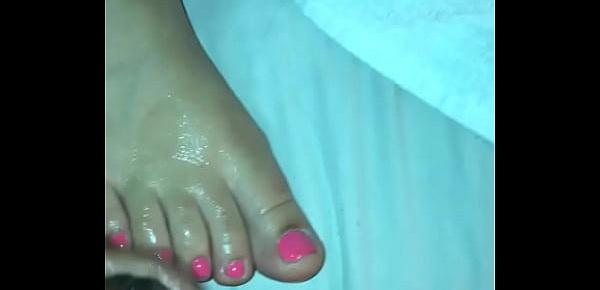  Cum on pink toes